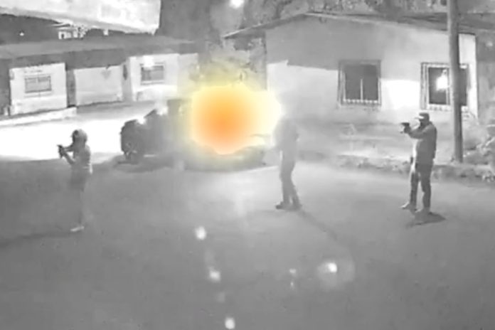 cover (22) Imagen: Escena del incidente en Ecuador - Explosión de vehículo tras asalto armado