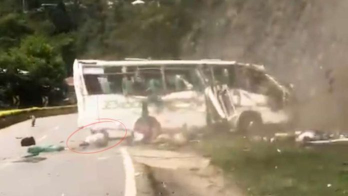 Aparatoso accidente de bus en Cundinamarca, dejando al menos 2 fallecidos. - Noticias UnoA